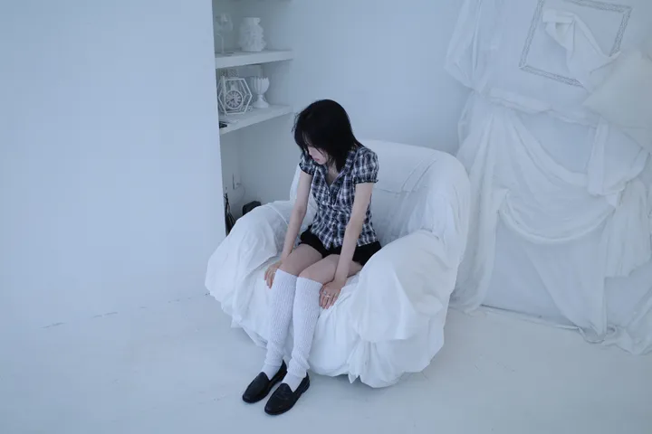 블라우스 모델 착용 이미지-S1L13