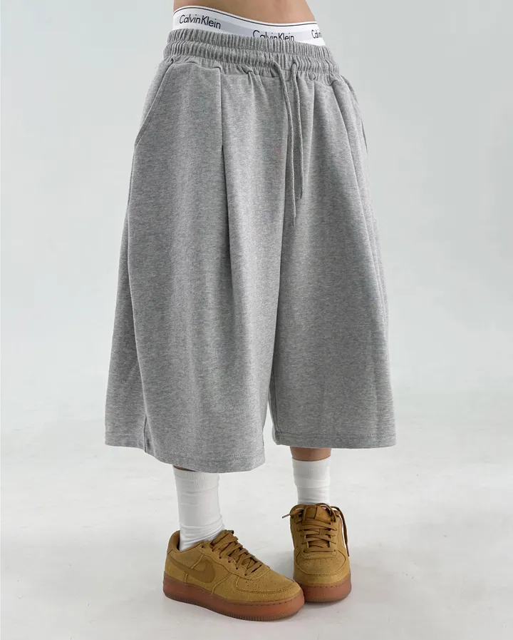 2000장돌파❤🥰M-XL❤2COLOR❤ 사이드핀턱 오버핏버뮤다팬츠 버뮤다반바지 롱반바지 롱숏팬츠 국산 유니섹스 남여공용 남녀공용 트레이닝숏팬츠 숏반바지 숏바지 쭈리 핀턱 유니크팬츠 빅사이즈버뮤다 와이드팬츠 와이드바지 여름바지 상세 이미지 17