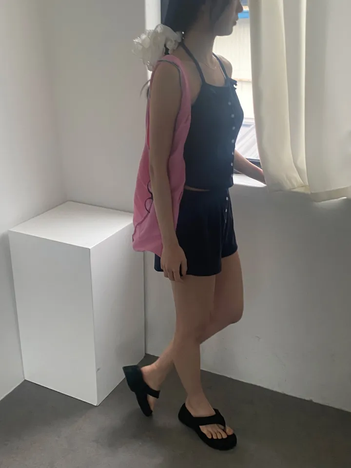 민소매 모델 착용 이미지-S1L46