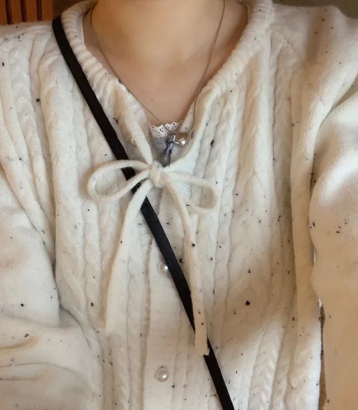 쿠키 리본 피셔 진주 버튼 니트 긴팔 가디건 one color 상세 이미지 19