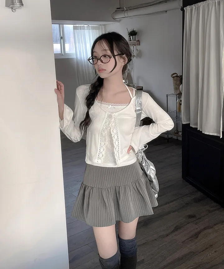 [발레코어💗몸매보정✨] 헤나 레이어드 슬림핏 크롭 유넥 트임 리본 스트랩 원버튼 레이스 가디건 겨울 봄 / 가디건 니트가디건 긴팔티셔츠 레이어드 슬림핏 기본티 이너티 뮤잉 상세 이미지 10