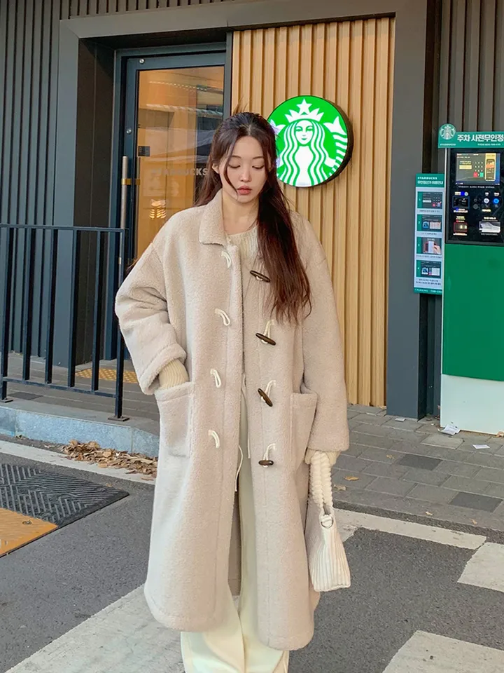 [완전강츄!!🧸한겨울까지쭉] 양털 뽀글이 롱 떡볶이 코트 더플 카라 오버핏 후리스 스웨이드 안감 부클 털 자켓 겨울 아우터 데일리 꾸안꾸 2COL 상세 이미지 62