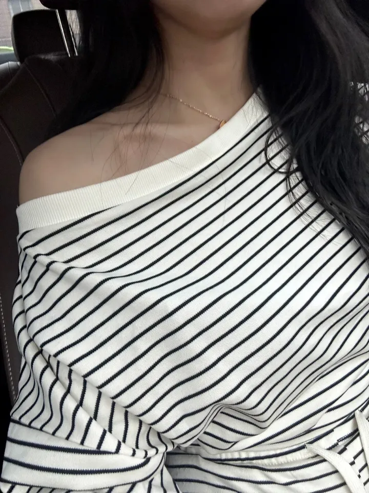 꾸안꾸룩💗스트라이프 단가라 원숄더 입술넥 맨투맨 티셔츠+로우 밴딩 숏팬츠 트레이닝 투피스세트 상세 이미지 12