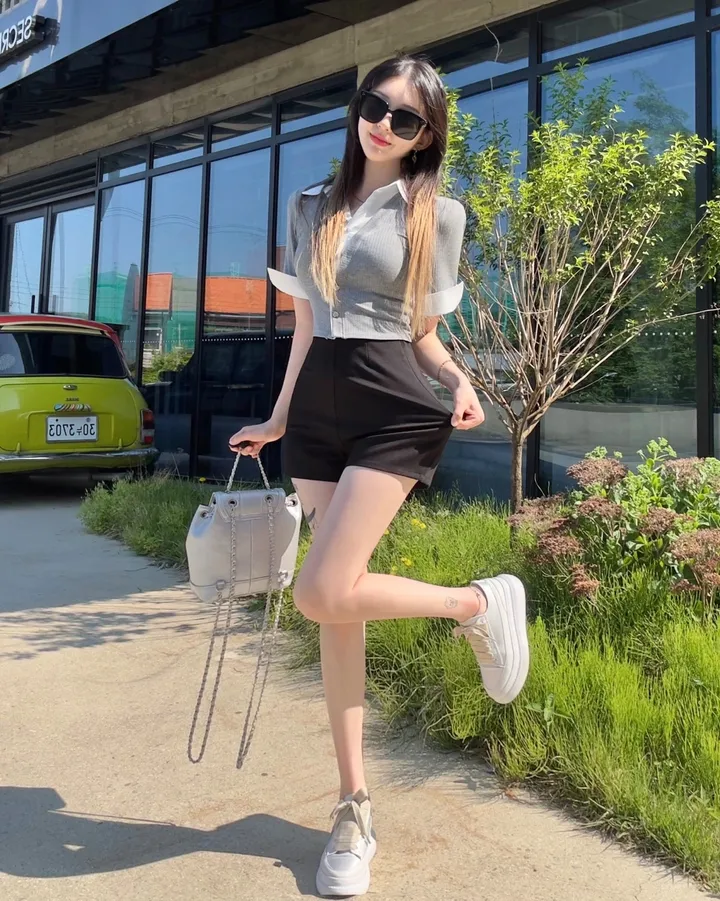 [아이돌템/착붙스판]들뜸없는 베이직 슬림 면 스판 인생 반바지 무지 절개 숏팬츠 2color 상세 이미지 19