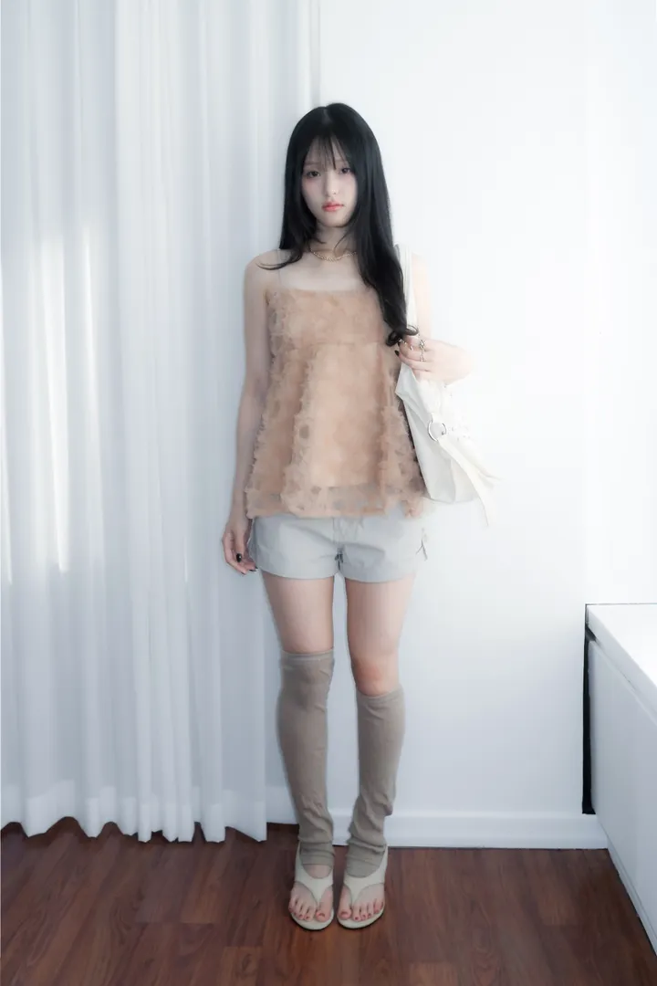 민소매 모델 착용 이미지-S1L5