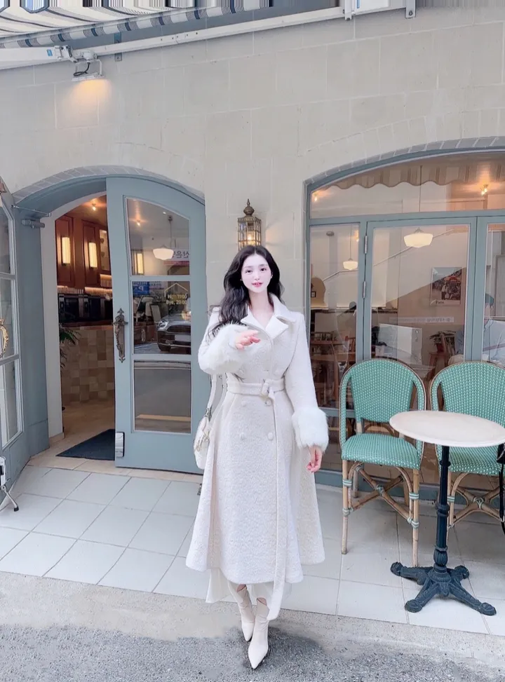 [빠른배송💗/신상기획할인💗] 아르떼미떼 아이보리 폭스 소매 페이크 퍼 벨트 플레어 롱 울 코트 (high quality - 아이보리 , 핑크 국내제작 고퀄리티 안감 누빔 겨울 한겨울 방한 아우터 연말룩 원피스 연말 파티룩 페이크퍼 에코퍼 드뮤어룩 드뮤어) 상세 이미지 35