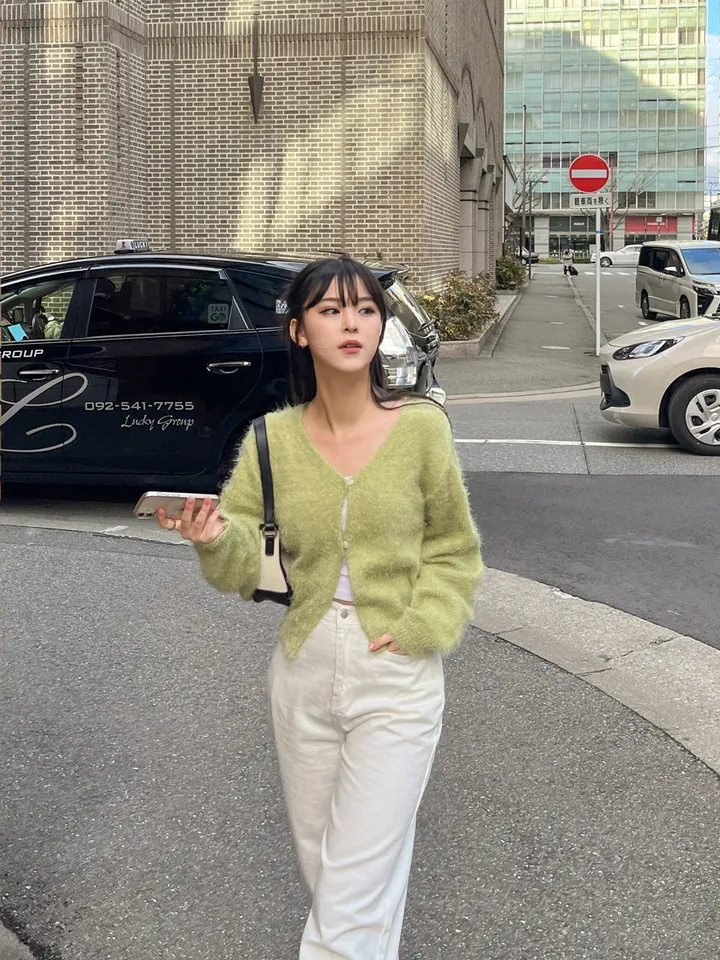 [여리루즈핏💚실물보장!] 솔잎 모헤어 브이넥 단추 레이어드 세미 크롭 니트 가디건 투버튼 앙고라 볼레로 봄 아우터 4COL 상세 이미지 27