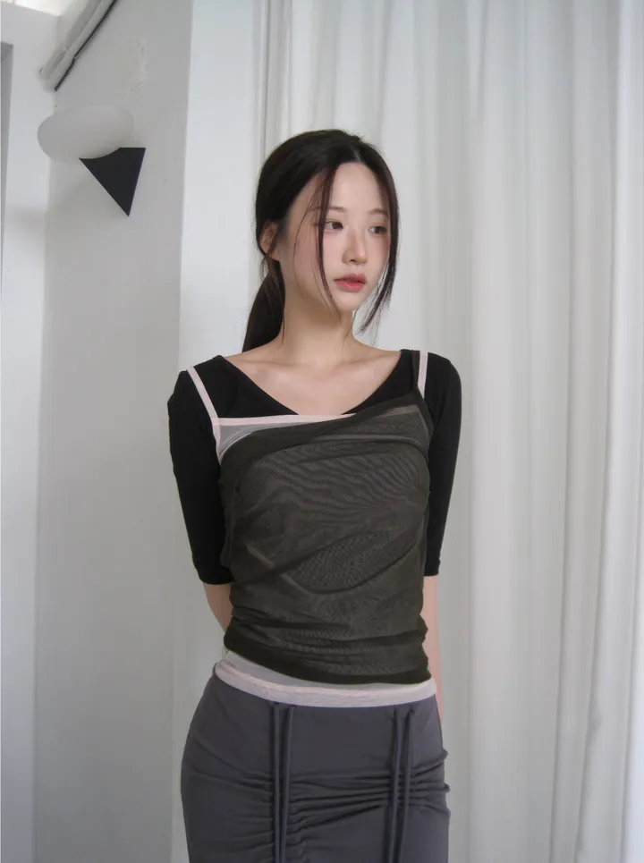 민소매 모델 착용 이미지-S1L31
