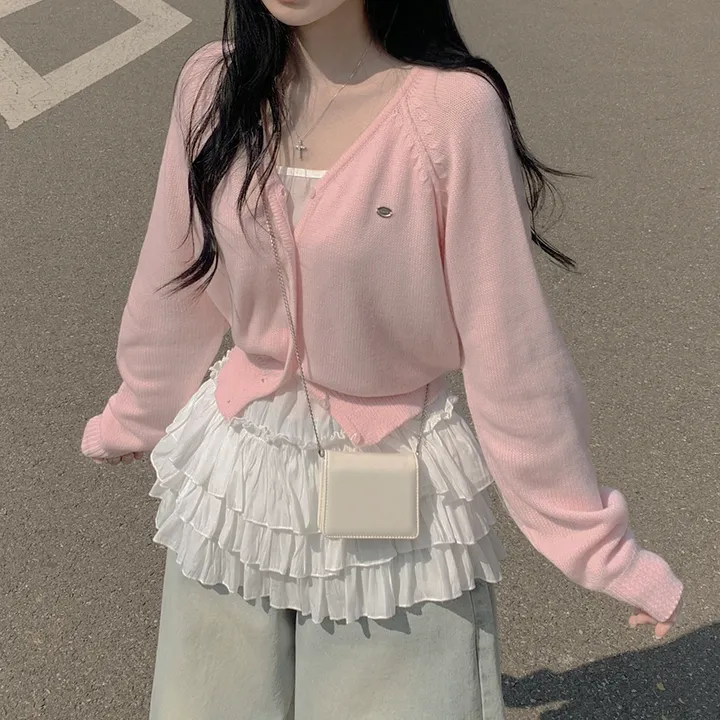 [벚꽃룩🌸/군살커버] 파스텔 브이넥 펜던트 와펜 포인트 크롭 니트 봄가디건 색감맛집 상세 이미지 4