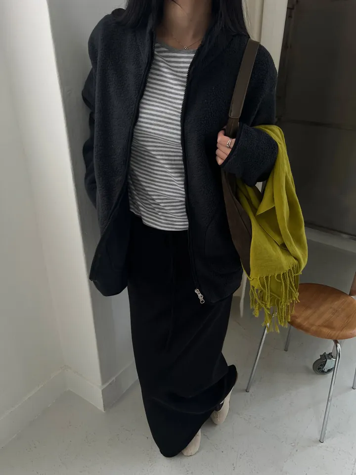 긴팔 티셔츠 모델 착용 이미지-S1L57