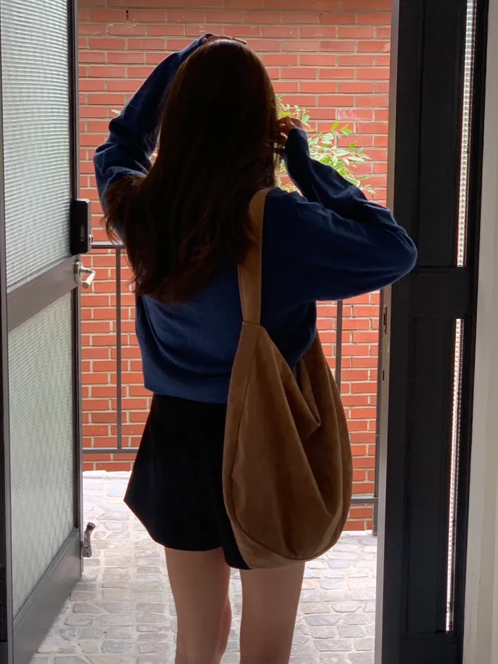 스웨이드 빅 에코 숄더백 (3color) 상세 이미지 11