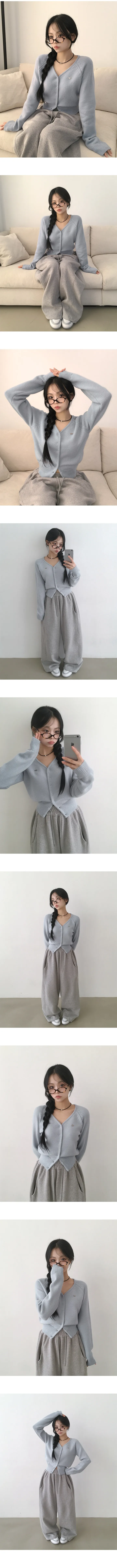 [허리잘록~/색감맛집] 어깨부각 없이 예쁜핏, 부드러운 울 나그랑 브이넥 와펜 펜던트 세미크롭 니트가디건 (6color) 상세 이미지 5