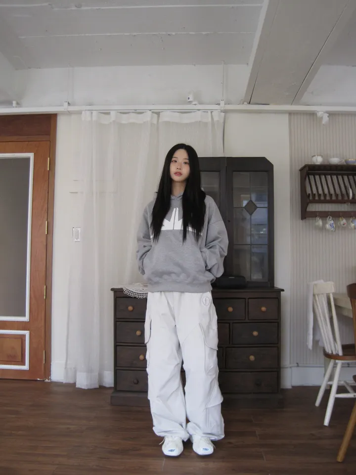 긴팔 티셔츠 모델 착용 이미지-S1L33
