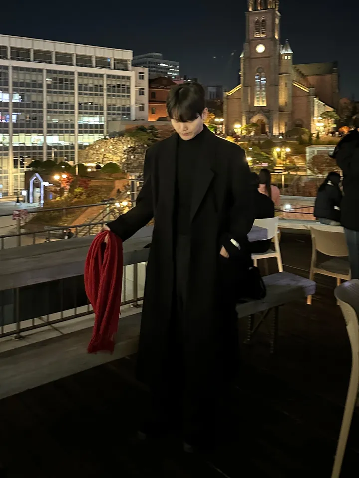 룩 다트 맥시 오버핏 울 코트 상세 이미지 35