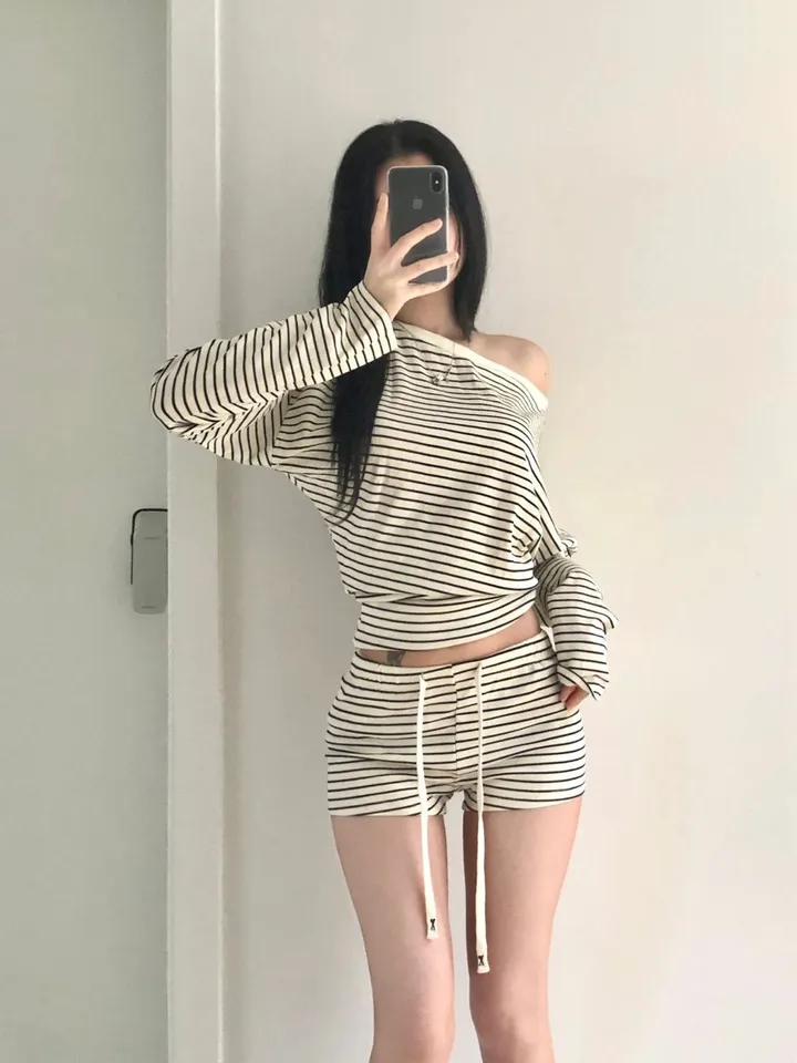 당일💕핏미침🔥몸매보정✨한쪽오프 스트라이프투피스,반바지투피스,환절기,간절기투피스,긴팔세트,반바지세트,데일리,반바지추리닝,밴딩팬츠/꾸안꾸,여행,예쁜추리닝,예쁜트레이닝/바지세트,봄티 상세 이미지 12