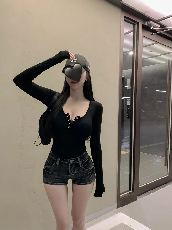 [몰캉..핫걸이되🥵] 미친 쫀득함 원탑 텐셀 또또 버튼 굴림밑단 긴팔 롱슬리브 티셔츠 (6colors) 상세 이미지 17