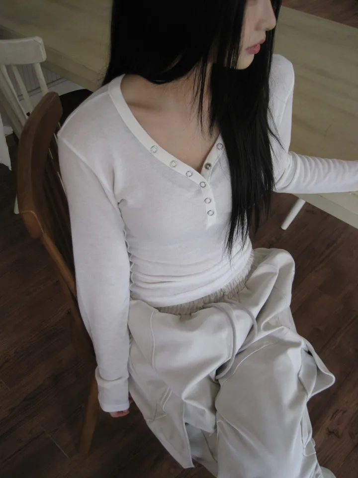 긴팔 티셔츠 모델 착용 이미지-S1L40