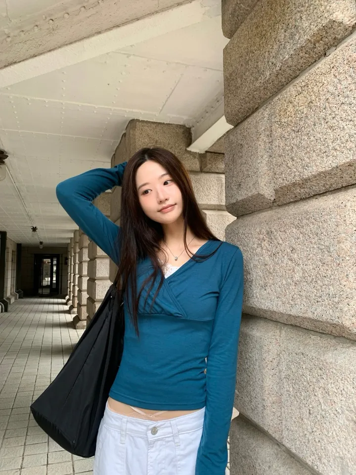 긴팔 티셔츠 모델 착용 이미지-S1L24
