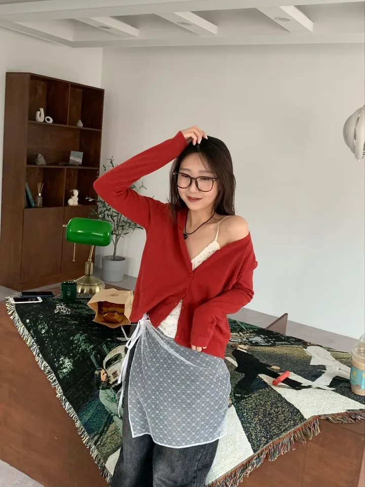 당일발송🔥메르디 브이넥 긴팔 니트 가디건 노랑 레드 화이트 블랙 봄 여름 가을  루즈핏 상세 이미지 38