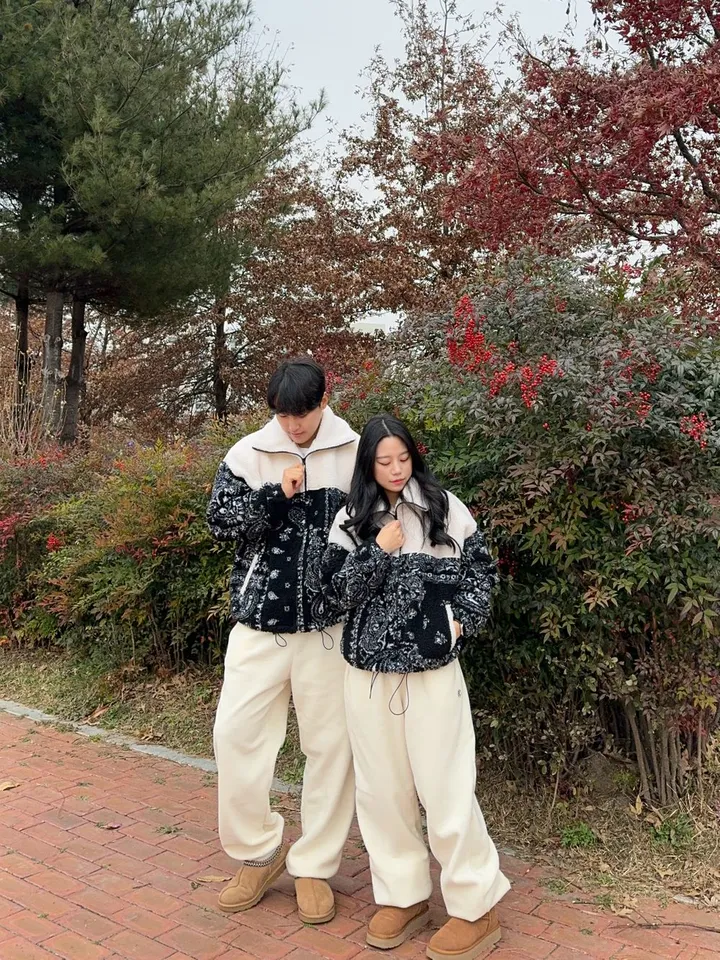 [고퀄리티🖤] 겨울 페이즐리 양털 크롭 후리스 하이넥 집업 뽀글이 유니크 커플 시밀러룩 상세 이미지 36