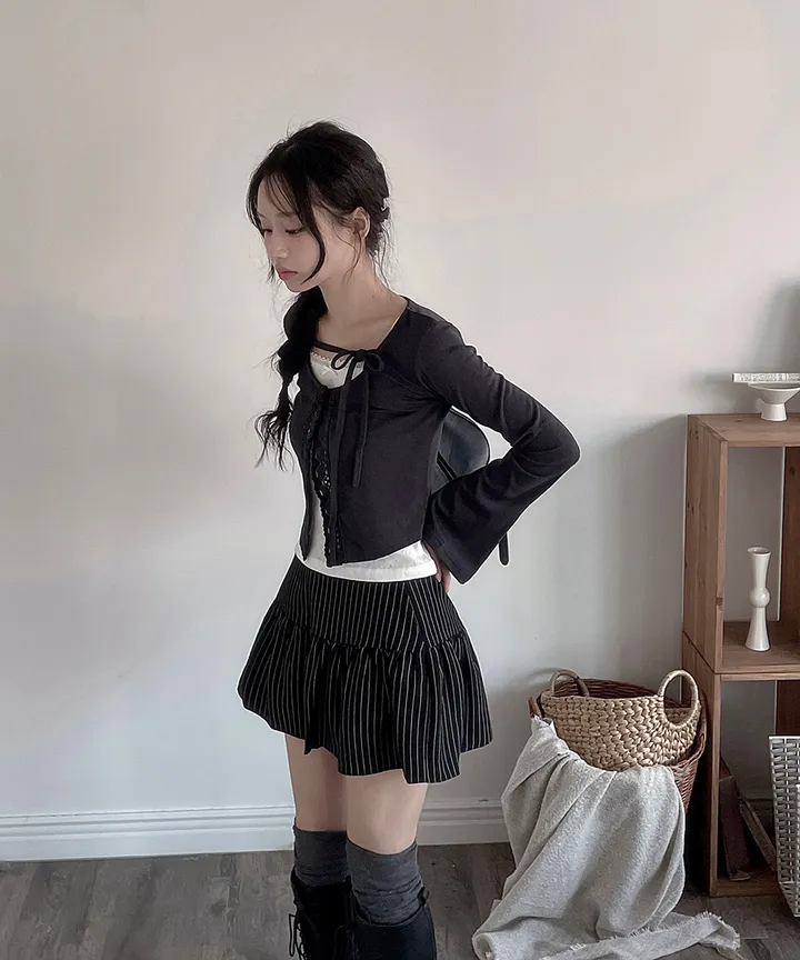 [발레코어💗몸매보정✨] 헤나 레이어드 슬림핏 크롭 유넥 트임 리본 스트랩 원버튼 레이스 가디건 겨울 봄 / 가디건 니트가디건 긴팔티셔츠 레이어드 슬림핏 기본티 이너티 뮤잉 상세 이미지 33