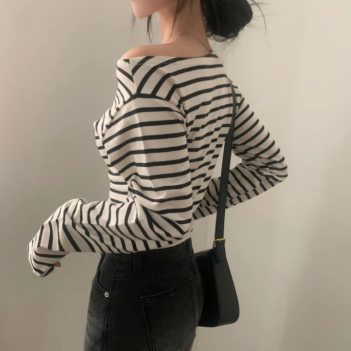 [예쁜라인🤍/데일리필수*.*] 루징 스트라이프 언발 오프숄더 긴팔티셔츠 - 2color 상세 이미지 15