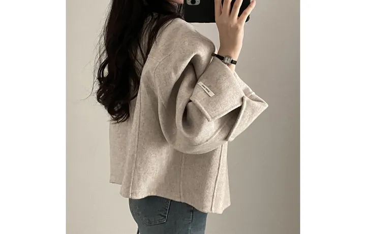 브이넥 노카라 여성 하프 크롭 와이드핏 코트 자켓 상세 이미지 15