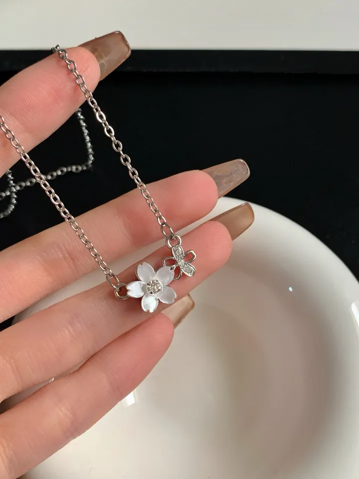 [1+1/써지컬] Sakura Blossom Pendant Necklace 벚꽃 목걸이 사쿠라 펜던트 목걸이 써지컬 스틸 심플 우아함 봄 상세 이미지 6