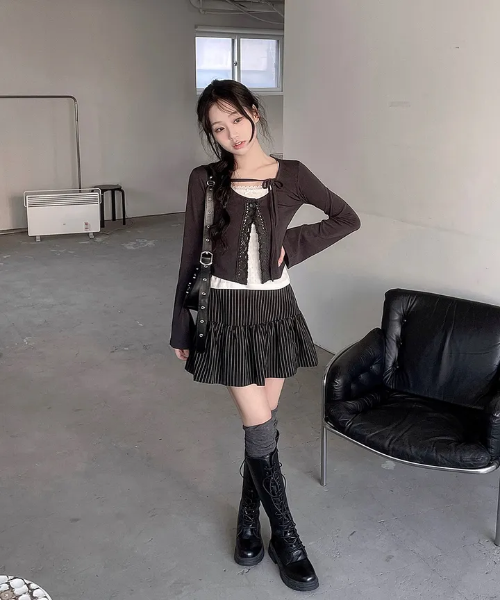 [발레코어💗몸매보정✨] 헤나 레이어드 슬림핏 크롭 유넥 트임 리본 스트랩 원버튼 레이스 가디건 겨울 봄 / 가디건 니트가디건 긴팔티셔츠 레이어드 슬림핏 기본티 이너티 뮤잉 상세 이미지 22