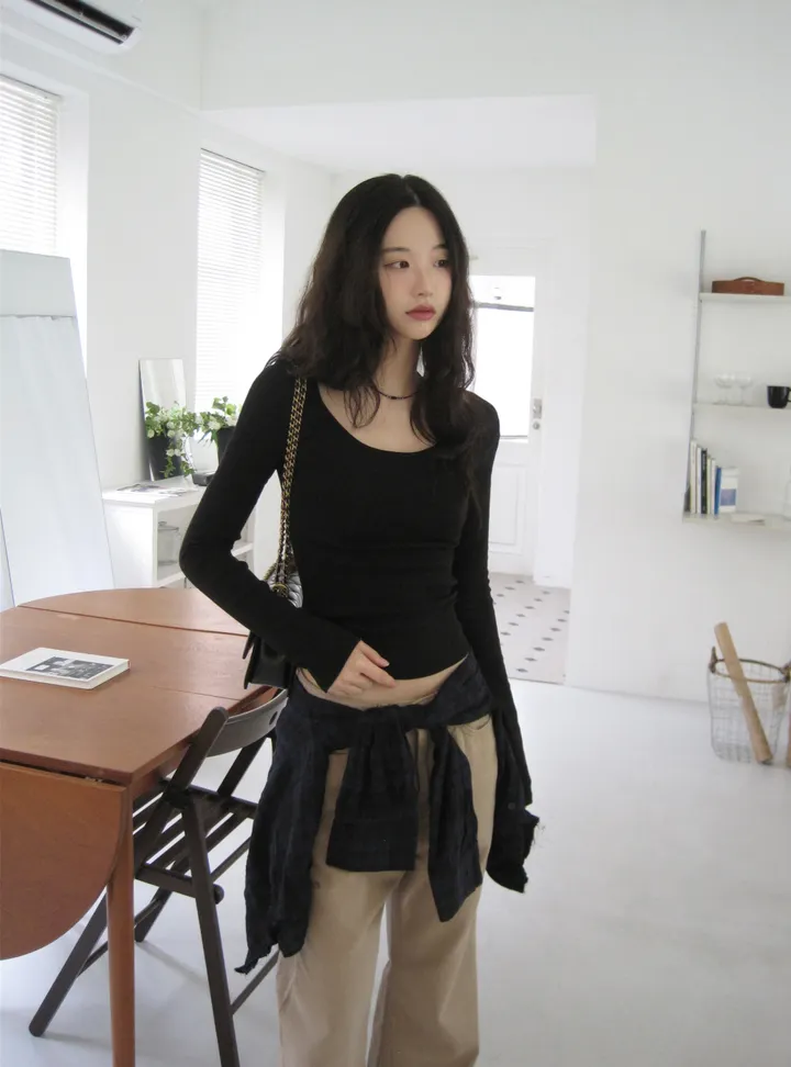 긴팔 티셔츠 모델 착용 이미지-S1L62