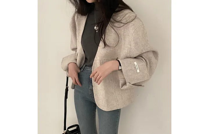 브이넥 노카라 여성 하프 크롭 와이드핏 코트 자켓 상세 이미지 13