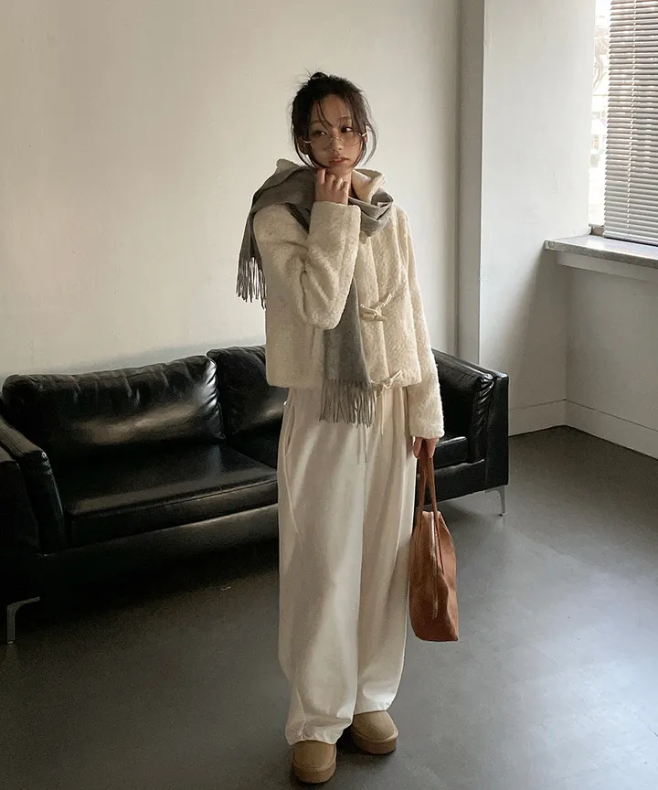[최저가💗떡볶이코트] 멤버 양털 덤블 부클 떡볶이 후드 숏 코트 겨울 가을 / 연말룩 겨울아우터 겨울코트 양털자켓 경량패딩 겨울패딩 패딩조끼 뮤잉 상세 이미지 24