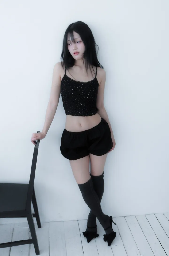 민소매 모델 착용 이미지-S1L13