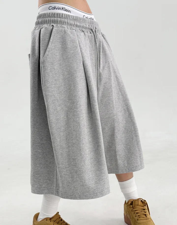 2000장돌파❤🥰M-XL❤2COLOR❤ 사이드핀턱 오버핏버뮤다팬츠 버뮤다반바지 롱반바지 롱숏팬츠 국산 유니섹스 남여공용 남녀공용 트레이닝숏팬츠 숏반바지 숏바지 쭈리 핀턱 유니크팬츠 빅사이즈버뮤다 와이드팬츠 와이드바지 여름바지 상세 이미지 7