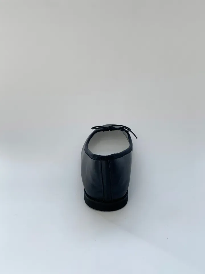 신발 차콜 색상 이미지-S1L5
