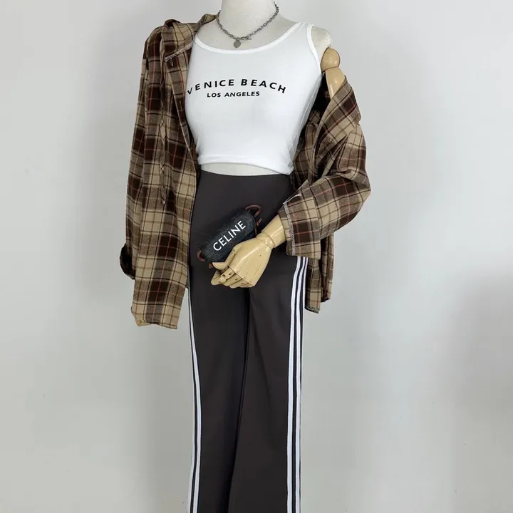 [최저가/몸매보정/데일리/운동/헬스/필라테스/코디추천] 하이 쫀쫀 스판 삼선 배색 트랙 라인 부츠컷 밴딩 레깅스 (2COLOR) 상세 이미지 12
