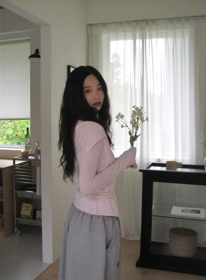 민소매 모델 착용 이미지-S1L18