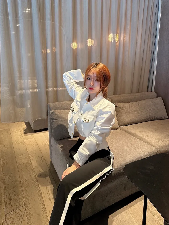 [단품구매가능/수입] 포켓 에이치 골드 패드 블루종 또또 크롭 자켓 점퍼 + 하이 밴딩 사이드 배색 라인 실키 롱 와이드 슬랙스 팬츠 세트 (2COLOR) 상세 이미지 20