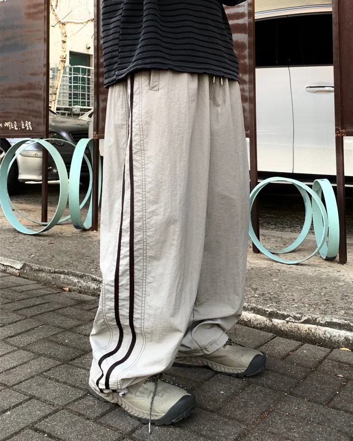 【KOOLOSET】Nylon Balloon Track Pants KOOLOSET】Nylon Track Line Balloon Pants (パンツ) 98593688