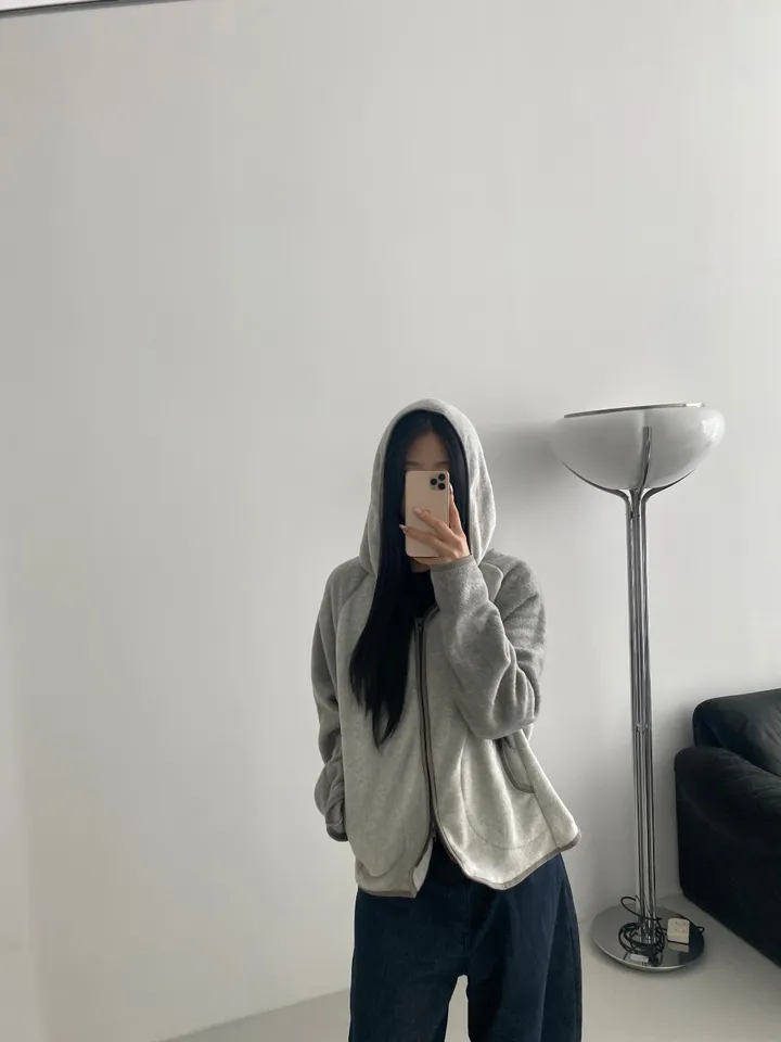 긴팔 티셔츠 모델 착용 이미지-S1L64