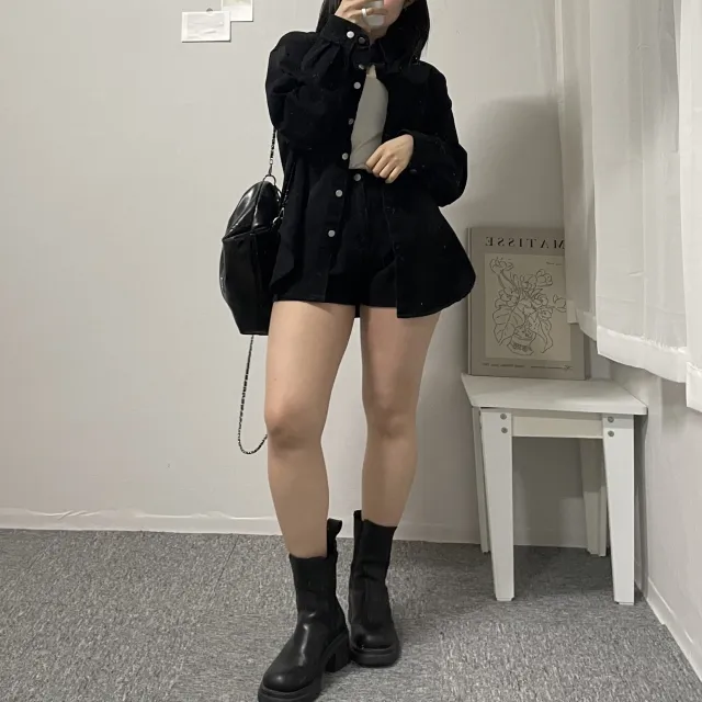 [힙무드/Y2K/2COLOR]빈티지 데님 워싱 무지 긴팔 카라넥 버튼 셔츠 하이웨스트 반바지 청청 투피스 세트 진청 흑청 상세 이미지 15