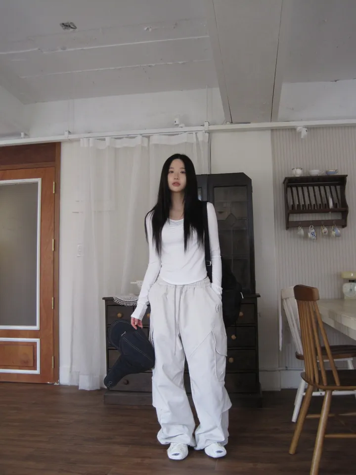 바지 모델 착용 이미지-S1L40