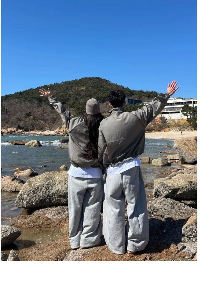UNISEX [SS/하이넥] 래시 윈드러너 자켓 바람막이 점퍼 오버핏 커플 커플룩 시밀러룩 벌룬 와이드 트레이닝 팬츠 커플 커플룩 시밀러룩 여행 데이트 상세 이미지 19