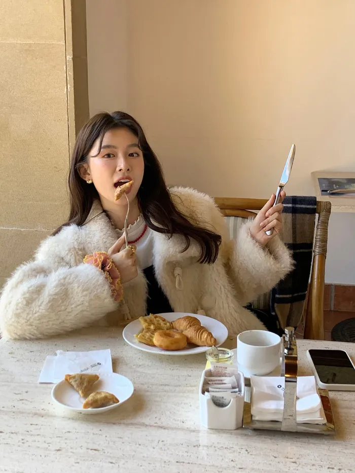 🩷당일출고🩷디로비❤️카라 떡볶이 단추 페이크 퍼 자켓 1color 상세 이미지 9