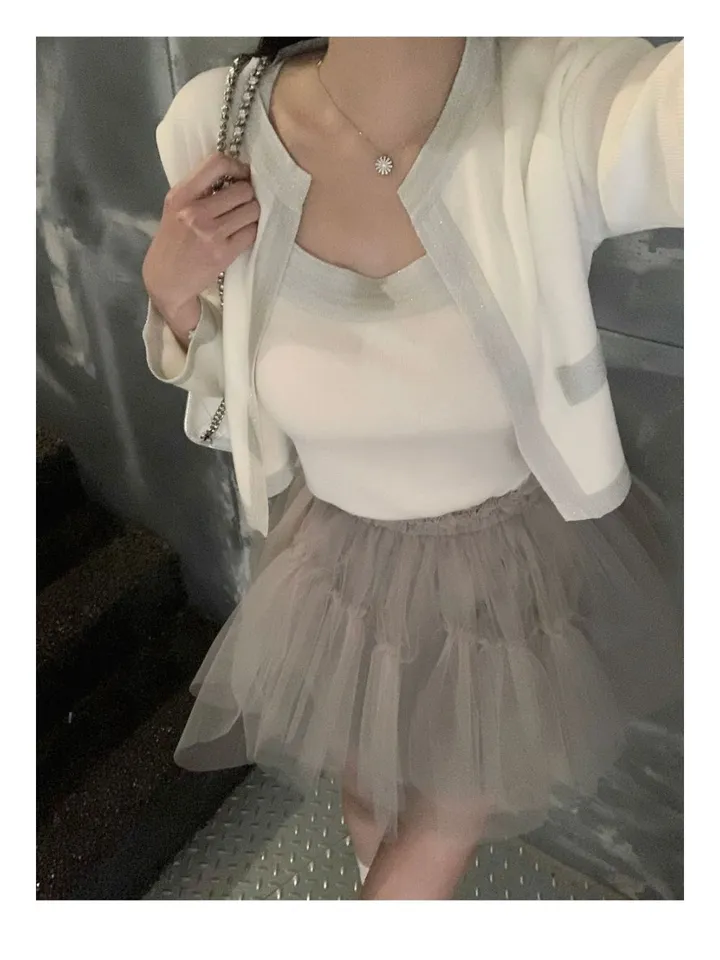 +영상핏 *고퀄* 실버 글리터 배색 나시 가디건 세트 1color 국내제작 브랜드공정 펄가디건세트 패드가디건 글리터가디건 배색가디건 페미닌룩 청담동룩 기념일룩 데이트룩 상세 이미지 3