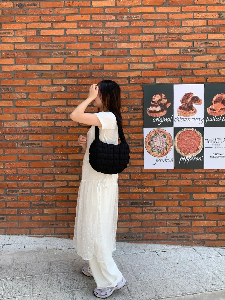 퐁신쫀쫀 겨울백 🩷 2type/ 폭신 귀여운 포인트 버블 미니 패딩백 제니 코스 사계절 신상 데일리 보부상 곱창끈 증정 소프트 크로스백 숄더백 상세 이미지 11