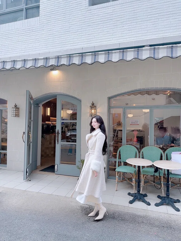 [빠른배송💗/신상기획할인💗] 아르떼미떼 아이보리 폭스 소매 페이크 퍼 벨트 플레어 롱 울 코트 (high quality - 아이보리 , 핑크 국내제작 고퀄리티 안감 누빔 겨울 한겨울 방한 아우터 연말룩 원피스 연말 파티룩 페이크퍼 에코퍼 드뮤어룩 드뮤어) 상세 이미지 26