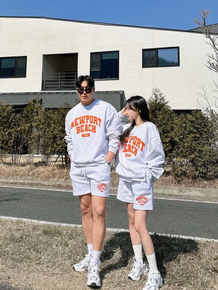 2사이즈/고퀄 남녀공용 맨투맨 반바지 세트 봄 커플룩 시밀러룩 커플 트레이닝 세트 가을 오버핏 아방핏 커플 꾸안꾸 데이트 배색 레터링 뉴포 캠핑 여행 투피스 상세 이미지 9