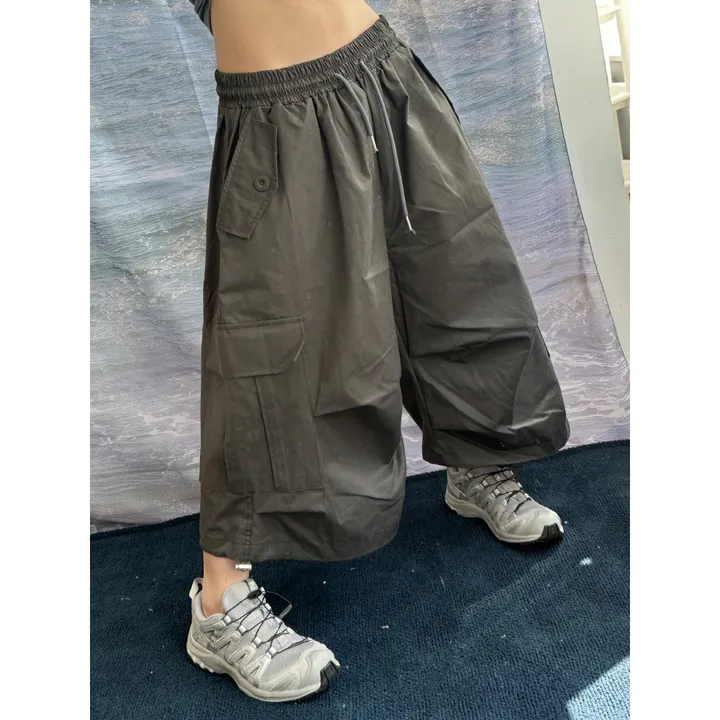 ★BEIGE 4/25 출고예정★[UNISEX]더블 포켓 커버 포인트 유니크 핀턱 카고 코튼 루즈 스트링 버뮤다 하프 팬츠(4color) 상세 이미지 3