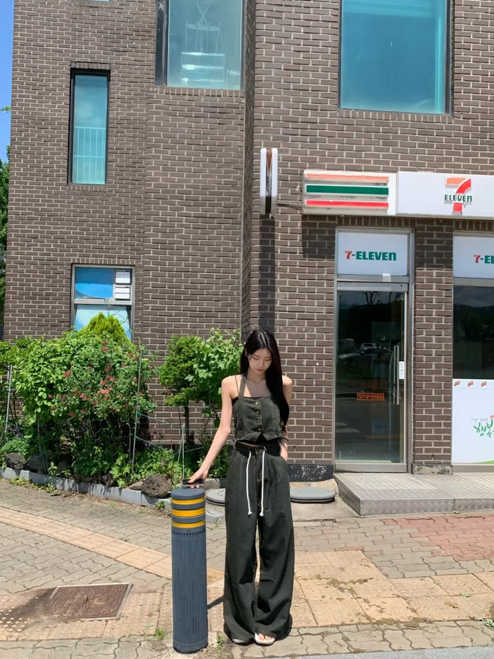 ⁎MADE [코디set/S~L] 치퍼 홀터 데님 크롭 뷔스티에 탑 나시 와이드 롱 생지 워싱 데님 청 팬츠 투피스 세트 <여행룩/힙/빈티지/인생샷!> 상세 이미지 34